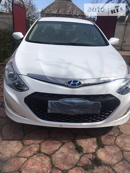 Hyundai Sonata 2012  випуску Запоріжжя з двигуном 2.4 л гібрид седан автомат за 13500 долл. 