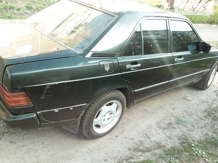 Mercedes-Benz 190 1984  випуску Дніпро з двигуном 2 л газ седан механіка за 2500 долл. 