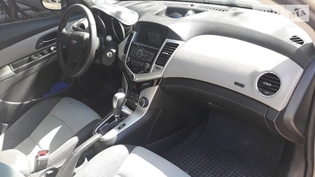 Chevrolet Cruze 2013  випуску Одеса з двигуном 1.8 л газ седан автомат за 10500 долл. 