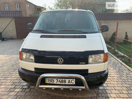 Volkswagen Transporter 2002  випуску Луганськ з двигуном 2.5 л дизель мінівен механіка за 7900 долл. 