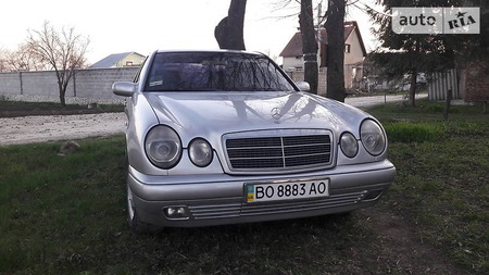 Mercedes-Benz E 200 1998  випуску Тернопіль з двигуном 0 л газ седан автомат за 5350 долл. 