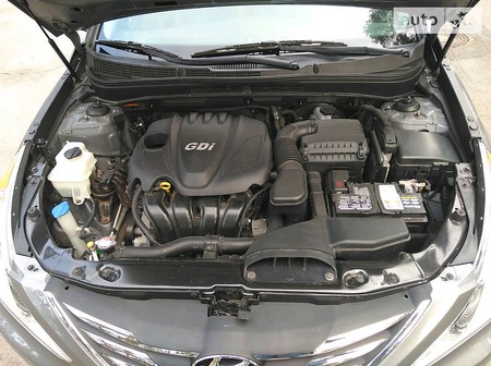 Hyundai Sonata 2014  випуску Чернігів з двигуном 2.4 л бензин седан автомат за 10900 долл. 