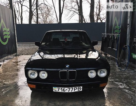 BMW 524 1988  випуску Тернопіль з двигуном 2.4 л дизель седан механіка за 2500 долл. 