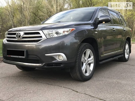 Toyota Highlander 2012  випуску Дніпро з двигуном 3.5 л газ позашляховик автомат за 24900 долл. 