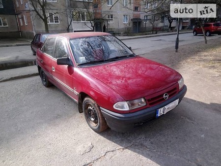 Opel Astra 1993  випуску Рівне з двигуном 1.4 л газ седан механіка за 600 долл. 