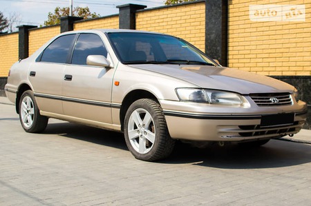 Toyota Camry 1997  випуску Житомир з двигуном 2.2 л бензин седан механіка за 4500 долл. 