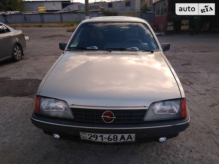 Opel Rekord 1986  випуску Київ з двигуном 2.2 л газ седан механіка за 1950 долл. 