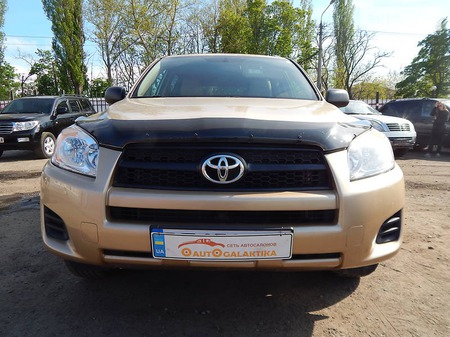 Toyota RAV 4 2012  випуску Миколаїв з двигуном 2.5 л бензин позашляховик автомат за 16599 долл. 