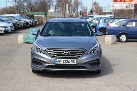 Hyundai Sonata 2015  випуску Запоріжжя з двигуном 2.4 л бензин седан автомат за 15300 долл. 