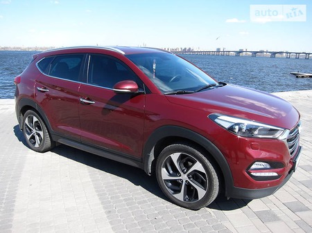 Hyundai Tucson 2016  випуску Дніпро з двигуном 2 л бензин позашляховик автомат за 22500 долл. 