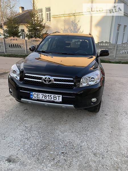 Toyota RAV 4 2008  випуску Чернівці з двигуном 2.2 л дизель позашляховик  за 11355 долл. 