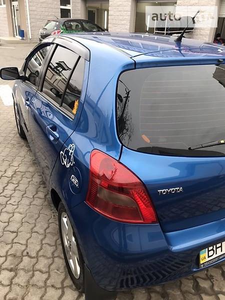 Toyota Yaris 2006  випуску Одеса з двигуном 1.3 л бензин хэтчбек автомат за 8100 долл. 