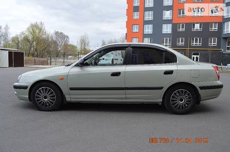 Hyundai Elantra 2004  випуску Харків з двигуном 1.6 л газ седан механіка за 5500 долл. 