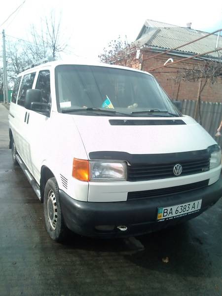 Volkswagen Transporter 2003  випуску Кропивницький з двигуном 2.5 л дизель мінівен механіка за 8200 долл. 