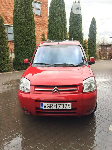 Citroen Berlingo 2006  випуску Львів з двигуном 1.6 л дизель мінівен механіка за 2200 долл. 