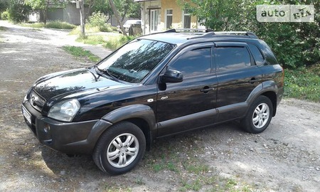 Hyundai Tucson 2008  випуску Дніпро з двигуном 2 л газ позашляховик механіка за 9800 долл. 