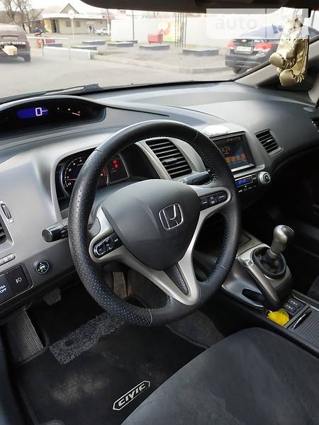 Honda Civic 2009  випуску Запоріжжя з двигуном 1.8 л газ седан механіка за 9800 долл. 