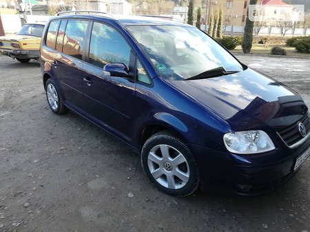 Volkswagen Touran 2005  випуску Тернопіль з двигуном 2 л дизель універсал механіка за 7800 долл. 