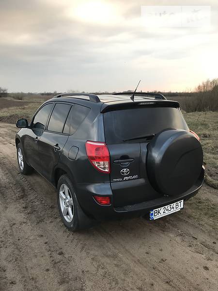 Toyota RAV 4 2007  випуску Рівне з двигуном 2 л газ позашляховик автомат за 10800 долл. 