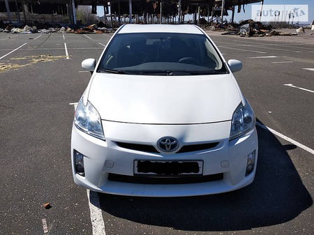 Toyota Prius 2011  випуску Луганськ з двигуном 1.8 л гібрид хэтчбек автомат за 7500 долл. 