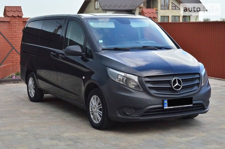 Mercedes-Benz Vito 2015  випуску Івано-Франківськ з двигуном 2.2 л дизель мінівен механіка за 20500 долл. 