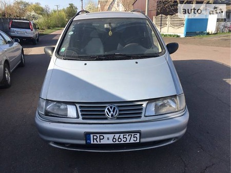 Volkswagen Sharan 1996  випуску Київ з двигуном 2 л газ мінівен механіка за 750 долл. 