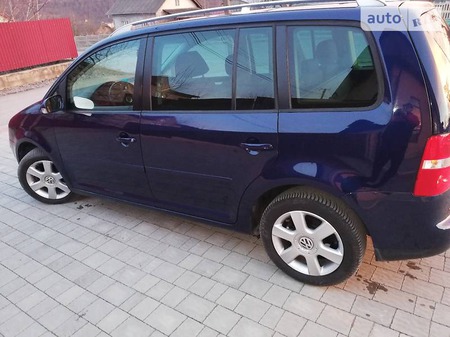 Volkswagen Touran 2005  випуску Тернопіль з двигуном 2 л дизель універсал механіка за 7500 долл. 