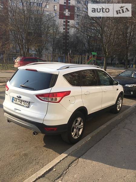 Ford Kuga 2015  випуску Київ з двигуном 2 л дизель універсал механіка за 17500 долл. 