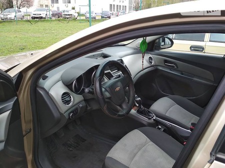 Chevrolet Cruze 2010  випуску Дніпро з двигуном 1.6 л газ седан механіка за 7600 долл. 