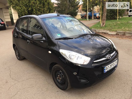 Hyundai i10 2011  випуску Ужгород з двигуном 1.2 л бензин хэтчбек механіка за 5999 долл. 