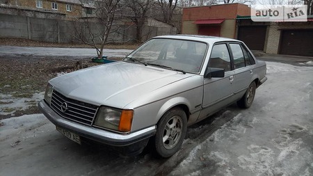 Opel Commodore 1982  випуску Донецьк з двигуном 2.5 л бензин седан механіка за 1300 долл. 
