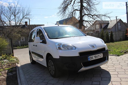 Peugeot Partner 2012  випуску Рівне з двигуном 1.6 л дизель мінівен автомат за 8700 долл. 