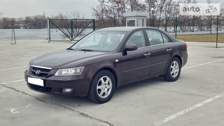 Hyundai Sonata 2005  випуску Київ з двигуном 2.4 л бензин седан механіка за 6000 долл. 