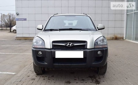 Hyundai Tucson 2008  випуску Дніпро з двигуном 2 л бензин позашляховик механіка за 8400 долл. 