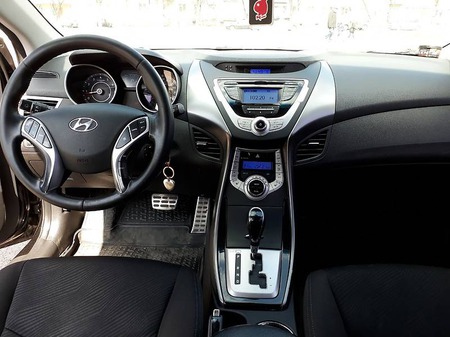 Hyundai Elantra 2012  випуску Рівне з двигуном 1.8 л газ седан автомат за 11900 долл. 