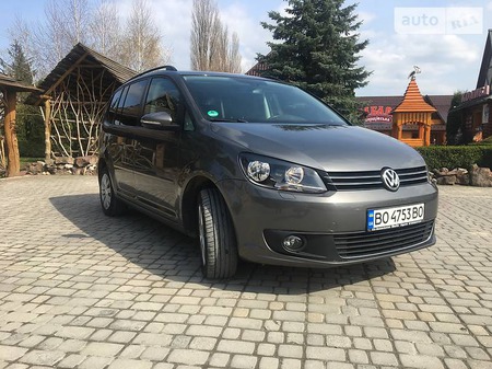 Volkswagen Touran 2012  випуску Тернопіль з двигуном 2 л дизель мінівен механіка за 10800 долл. 