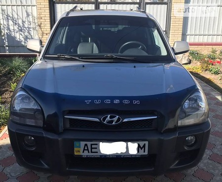 Hyundai Tucson 2008  випуску Дніпро з двигуном 2 л газ позашляховик механіка за 9500 долл. 