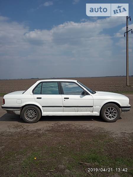BMW 318 1987  випуску Чернігів з двигуном 1.8 л газ седан механіка за 1999 долл. 