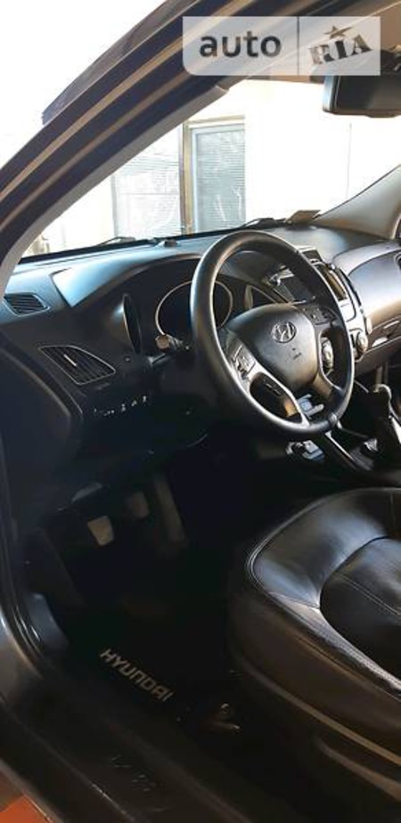 Hyundai ix35 2010  випуску Дніпро з двигуном 2 л  позашляховик механіка за 13200 долл. 