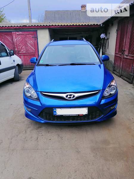 Hyundai i30 2010  випуску Рівне з двигуном 1.6 л дизель універсал механіка за 8500 долл. 