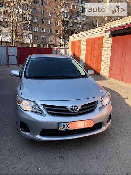 Toyota Corolla 2012  випуску Харків з двигуном 1.3 л бензин седан механіка за 11000 долл. 