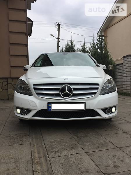 Mercedes-Benz B 180 2013  випуску Дніпро з двигуном 1.8 л дизель універсал автомат за 13000 долл. 