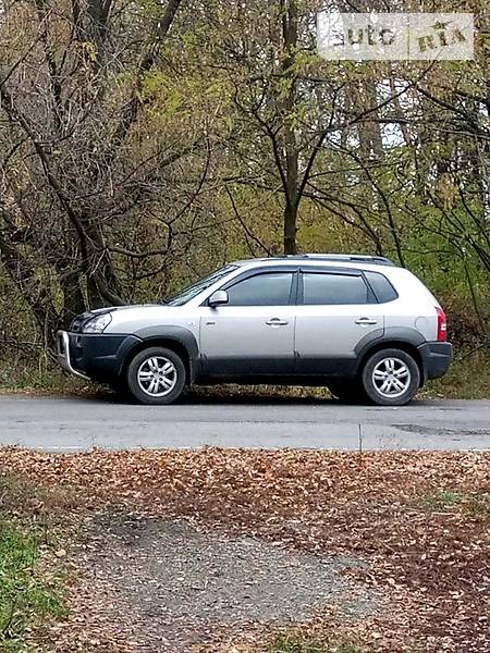 Hyundai Tucson 2008  випуску Дніпро з двигуном 2 л газ позашляховик механіка за 11000 долл. 