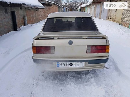 BMW 318 1985  випуску Кропивницький з двигуном 1.8 л газ хэтчбек механіка за 2200 долл. 