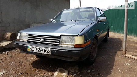 Toyota Carina 1986  випуску Чернівці з двигуном 1.3 л газ хэтчбек механіка за 950 долл. 