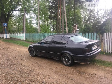 BMW 318 1995  випуску Івано-Франківськ з двигуном 1.8 л бензин седан механіка за 800 долл. 