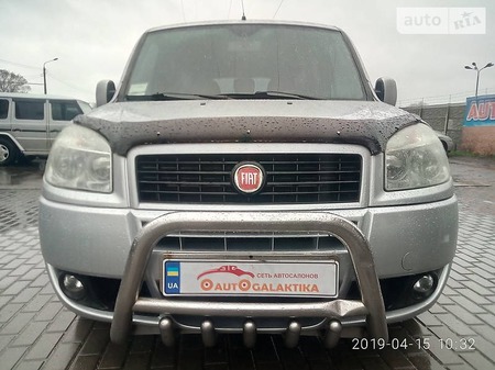 Fiat Doblo 2009  випуску Миколаїв з двигуном 1.9 л дизель мінівен механіка за 8099 долл. 