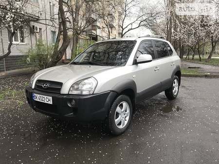 Hyundai Tucson 2008  випуску Дніпро з двигуном 2 л дизель позашляховик механіка за 8950 долл. 