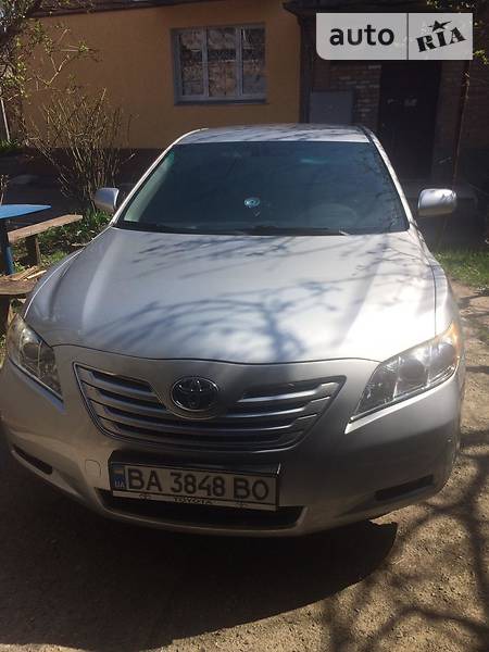 Toyota Camry 2007  випуску Кропивницький з двигуном 2.4 л газ седан механіка за 11000 долл. 