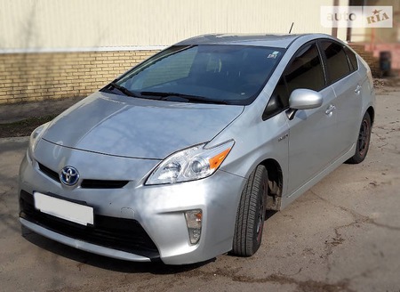 Toyota Prius 2013  випуску Полтава з двигуном 1.8 л гібрид хэтчбек автомат за 11700 долл. 